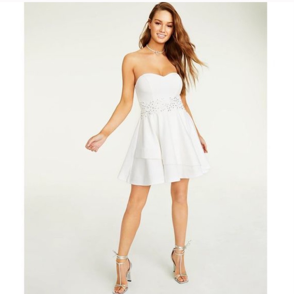 💥💥Sale 💥💥NWT B DARLIN White Strapless/Rhinestone Aline Mini Dress. Size XS